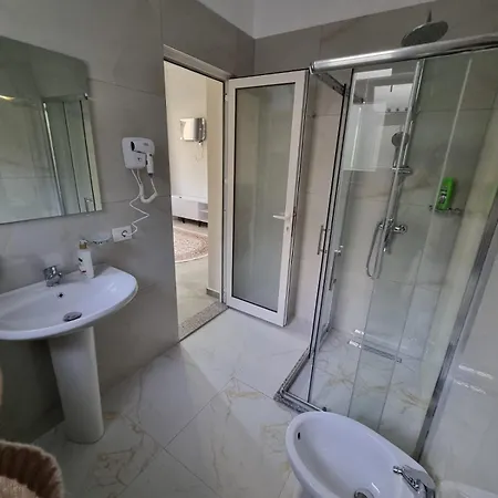 Dentart&apartments * تيرانا